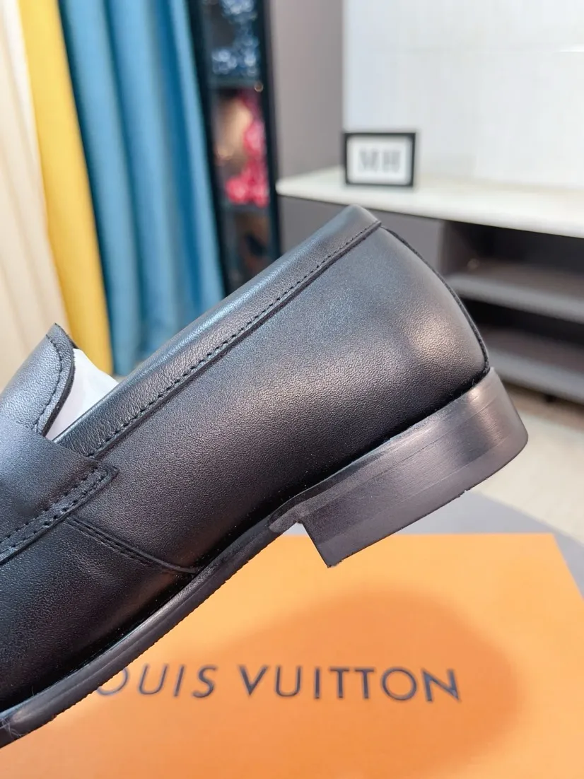 Men's Men's Shoes 💰458🌹🌹Niuli [LV] Louis Vuitton's new open-edge pigskin shoes are the most popular classic. Synchronized with the official website, the upper adopts Italian imported upper embossing➕comfortable cowhide lining, fashionable atmosphere, unique brand and unique craftsmanship. Highlighting the hot style of the new year. Stop hesitating, stop wandering, get it now. Code number: 38--44